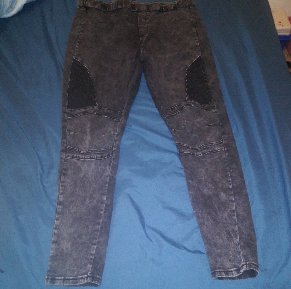 Gray/Black Skinny jeans
